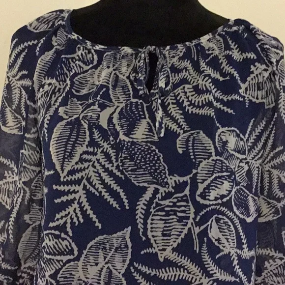 BANANA Republic Pullover Top - Picture 2 of 3